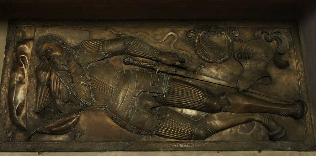 Sobota, kościół św. Piotra i Pawła. Brązowa płyta nagrobna Tomasza Sobockiego (zm. 1548)