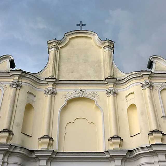 Guido Antonio Longhi, Szczyt nad częścią środkową fasady kościoła Świętej Trójcy w Kobyłce