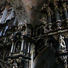 Leżajsk. Kosciół bernardynów. Fragment prospektu organowego w nawie północnej