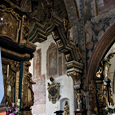 Widok z nawy północnej na prezbiterium